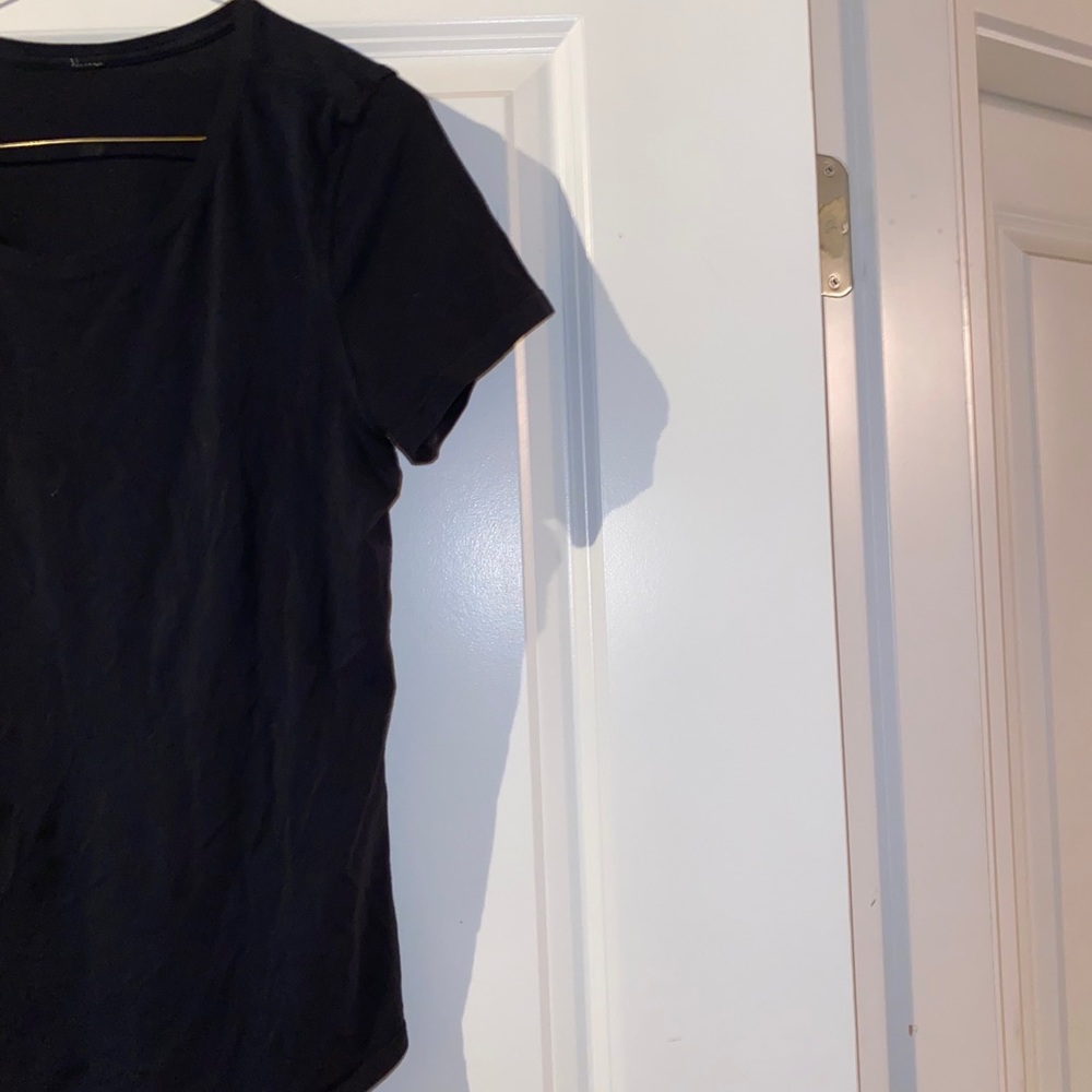 Lululemon tee - Picture 3 of 3